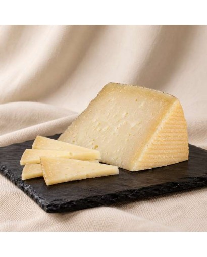 Сирене „Semi-Curado“ с защитено наименование за произход (DOP) „Manchego“ 250 г