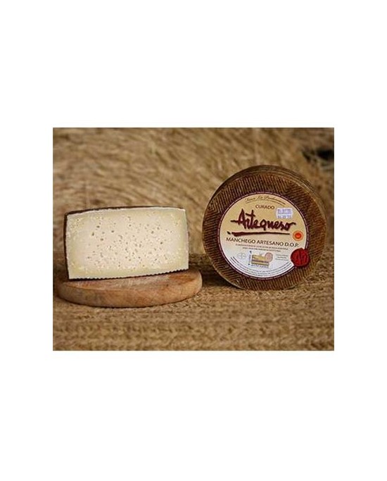Käse mit geschützter Ursprungsbezeichnung Manchego "Curado" ganz